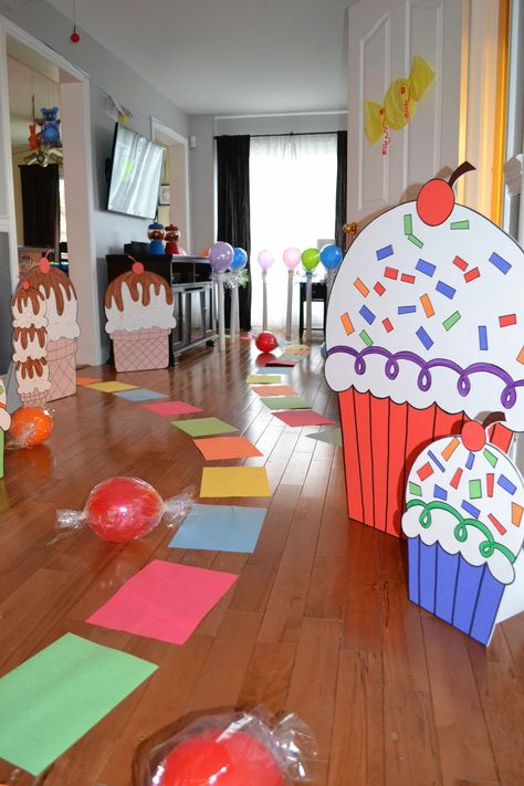 Candyland Party Theme, Candy Theme Birthday Party, Candy Themed Party, Candy Land Birthday Party, Candy Birthday Party, Happy Birthday Signs, Candyland Birthday, Candyland Party, Candy Theme