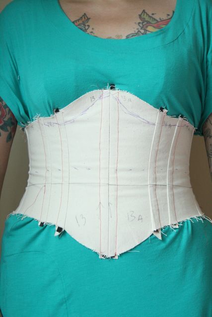 Well, it's happened again: I've got the corset bug. And it's a good thing--I've finally pulled out the underbust corset kit from Sew Curv... Diy Corset Pattern, Free Corset Pattern, Underbust Corset Pattern, Sewing Corset, Corset Diy, Diy Corset, Corset Underbust, Corset Fashion Outfits, Corset Sewing Pattern