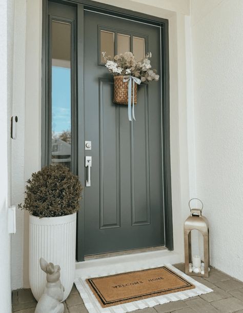 door with hanging flower basket for spring decor Outside Door Decor Front Entry, Apartment Front Door Decor Entrance, Front Door Decor Ideas Entrance, Outside Door Decor, Apartment Front Door Decor, Easter Front Door Decor, Easter Door Decorations, Front Door Baskets, Front Door Inspiration