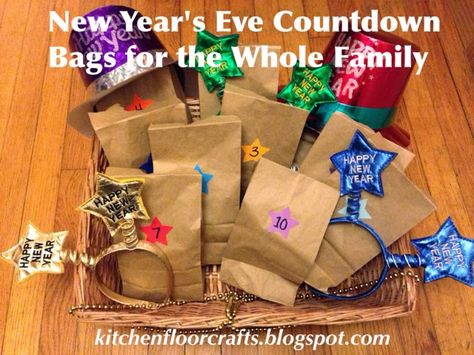 Kitchen Floor Crafts: New Year's Eve Bags for the Whole Family New Years Eve Toddler, Nye Countdown, New Years Eve Snacks, Kids Prizes, Family New Years Eve, New Year's Eve Crafts, New Year's Eve Countdown, Kids New Years Eve, New Year's Eve Activities