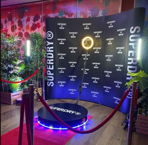 Luxury Corporate Event Decor, 360 Photobooth Ideas, 360 Degree Photo Booth, Stage Set Up Events, Event Stand Design, Corporate Event Stage Design Ideas, 360 Photo Booth Ideas, Simple Stage Design, Business Event