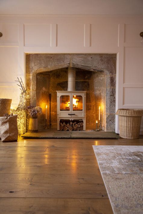 It is quite easy to convert your old open-hearth fireplace to a wood-burning stove, a bioethanol or gas fireplace. Any of the three options are more efficient than an open burning fire. An open-hearth fireplace uses more wood, smokes and the heat distribution is poor. Converting your open-hearth... Woodburning Stove Fireplace, Wood Stove Hearth, Wood Burner Fireplace, Wood Burning Stoves Living Room, Log Burner Living Room, Log Burner Fireplace, Cottage House Interior, Stove Ideas, Cottage Fireplace