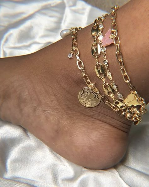 #follow #jewelry #gold #anklets #blogging #blog #blogger Jóias Body Chains, Xoxo Jewelry, Dope Jewelry Accessories, Ankle Jewelry, Piercings Jewelry, Jewelry Accessories Ideas, Dope Jewelry, Jewelry Fashion Trends, Girly Accessories