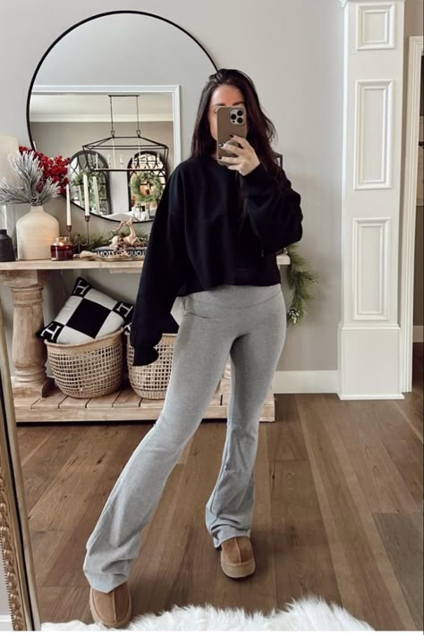 Winter Outfits With Grey Sweatpants, Grey Leggings With Uggs Outfit, Heather Gray Leggings Outfit, Grey Flared Joggers Outfit, Heather Grey Leggings Outfit, Gray Lounge Pants Outfit, Light Grey Flared Leggings Outfit, Flare Grey Leggings Outfit, Grey Fold Over Leggings Outfit