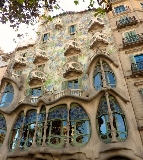 gaudi Barcelona Guide, Barcelona Aesthetic, Barcelona Spain Travel, Gaudi Barcelona, Antonio Gaudí, La Pedrera, Casa Batlló, Antoni Gaudi, Abandoned Mansions