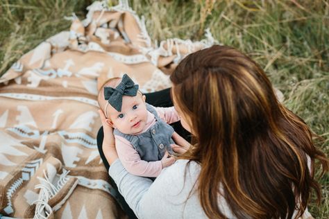 3 month old baby milestone session. Blanket, bows, and adorable outfits.  family photography, family photographer, denver family photographer, Old Baby Pictures, 3 Month Old Baby Pictures, 3 Month Photos, Family With Baby, Newborn Family Pictures, 2 Month Old Baby, 4 Month Old Baby, Baby Family Pictures, Mommy And Me Photo Shoot