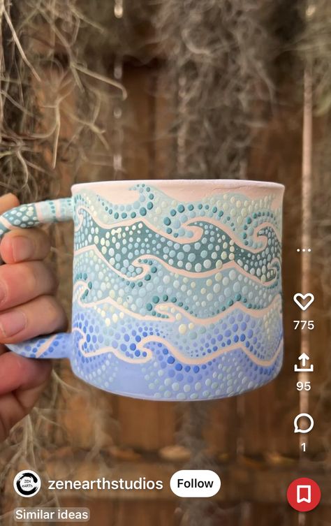 Mug Glazing Ideas, Hand Painted Mugs Ideas, Pottery Painting Ideas Easy, Clay Cafe, Ceramics Painting, Svg Crafts, Kitchen Pottery, Diy Keramik, Ceramic Cafe