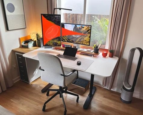 Small Desk Setup, Dream Desk Setup, Technology Inspiration, Studio Display, Home Office Set Up, Mac Setup, Cool Room Decor, Computer Desk Setup, Desk Layout