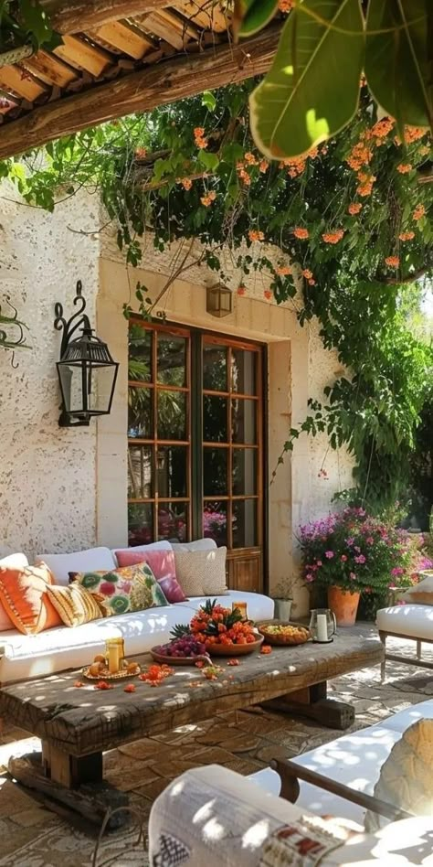 Mediterranean Front Porch Ideas, Garden Inspo Backyards, Below Deck Mediterranean, Mediteranean Houses Outdoor, Italian Backyard Ideas, Italy Patio Aesthetic, Meditarrenean Aesthetic, Mideterranean House Aesthetic, Italian Farmhouse