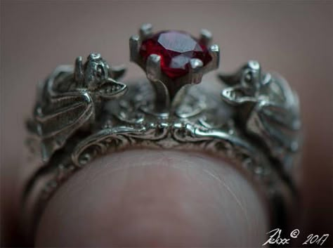 Bat Ring Bat Jewelry Silver bat ring Gothic Jewelry Gothic Bats Animal, Goth Engagement, Goth Wedding Ring, Medieval Wedding Ring, Gothic Jewelry Rings, Vampire Ring, Rings Goth, Gothic Jewelry Diy, Vampire Wedding