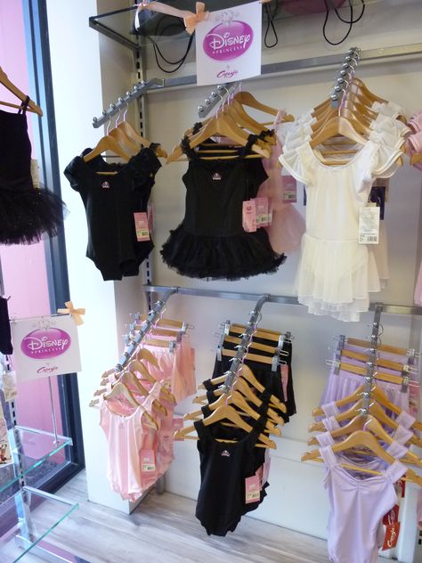 Kids Clothing Store Design, Ballet Shop, Dance Studio Design, Boutique Store Displays, Store Display Design, Dance Store, Baby Ballet, Clothing Store Interior, Clothing Store Design