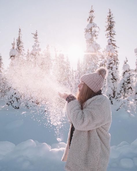 Warm Hiking Outfit, Big Summer Blowout, Extended Family Photography, Winter Drawings, Snow Photoshoot, Winter Instagram, Snow Pictures, Snow Photography, Winter City