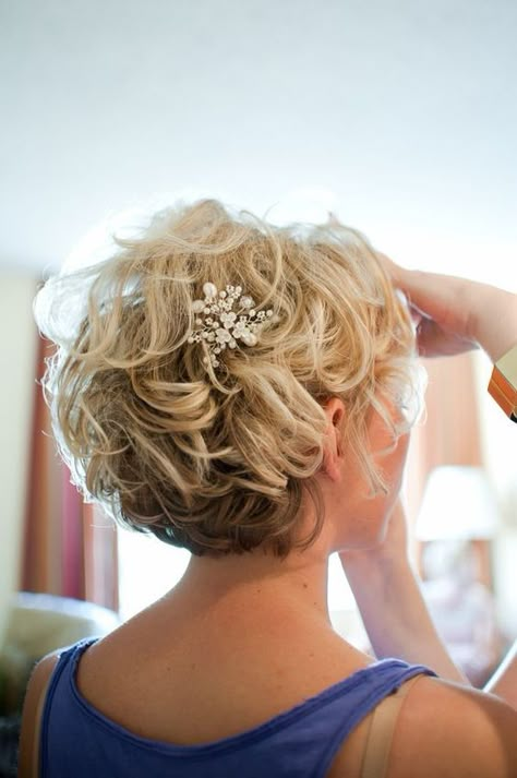 Mother Of The Bride Hair Short, Pastel Shabby Chic, Mother Of The Bride Hairdos, Chic Country Wedding, Mother Of The Groom Hairstyles, Bob Wedding Hairstyles, Short Hair Bride, Short Hair Up, Pink Shabby Chic