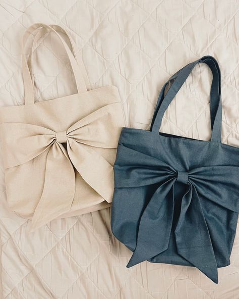 Eesy DIY Big Bow Tote Bag Tutorial with Free Sewing Pattern | Joanna Blüm Studio Diy Big Bow, Easy Tote Bag Pattern Free, Korean Shoulder Bag, Sew Tote Bag Pattern, Aesthetic Ribbon, Bow Tote Bag, Bow Trend, Tote Bag Pattern Free, Purse Sewing Patterns