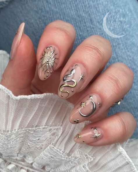 27 Ideas for Fall Nail Colors 2024 - Fall Update 2024 Ethereal Nails, Nailinspo Nailart, Green Acrylic Nails, Chrome Nails Designs, Liner Brush, Floral Nail, Vacation Nails, Metallic Nails, Spring Nail Art