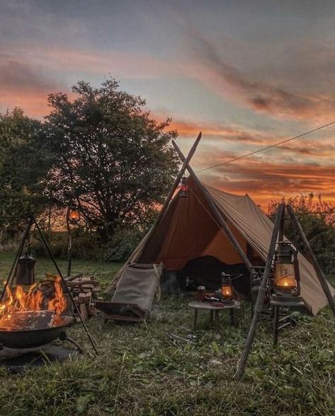 Camping Aesthetic Night, Tent Aesthetic, Fall Camping Outfits, Tent Night, Aesthetic Camping, Bushcraft Shelter, Camping Inspiration, Camping Photography, Fall Camping