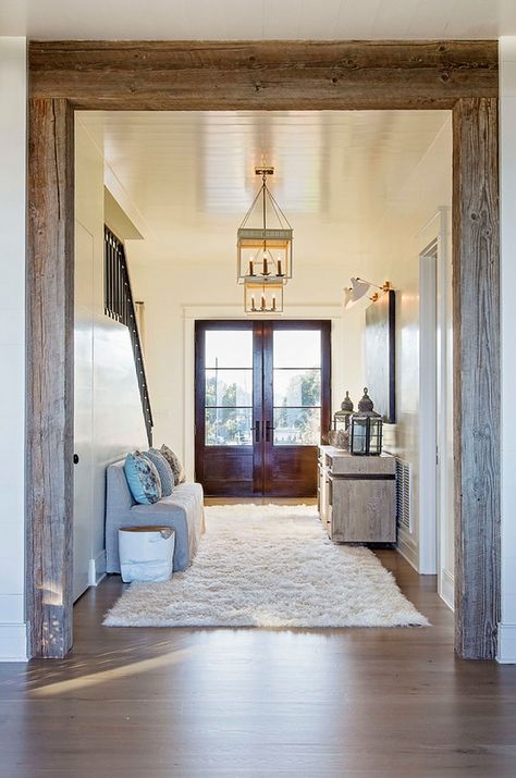 Beach House with Rustic Coastal Interiors - Home Bunch Interior Design Ideas Cottage Entryway, Rustic Remodel, Beach Decor Living Room, Beach House Tour, Beach Living Room, Living Room Decor Inspiration, Interior Remodel, Coastal Living Rooms, Beach House Interior