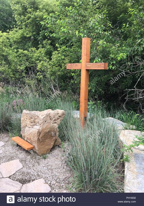 Church Garden Ideas, Christian Garden Ideas, Diy Outdoor Cross, Outdoor Prayer Space, Prayer Garden Ideas Church, Church Landscaping Ideas, Prayer Garden Ideas Backyards, Prayer Garden Ideas, Columbarium Design