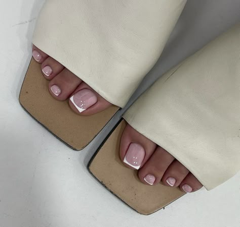 French Manicure Toes, French Toe Nails, French Pedicure, Pedicure Ideas, Gel Toe Nails, Acrylic Toe Nails, Toe Nail Color, Pretty Toe Nails, Pedicure Designs