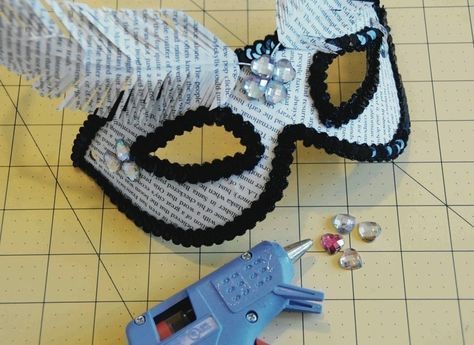 How to make a mask. Recycled Masquerade Mask - Step 8 Feathers Decorations, Diy Masquerade Mask, Mask With Feathers, Masquerade Mask Diy, Cheap Halloween Costumes, Tiny White Flowers, Cheap Halloween, Diy Halloween Costume, Easy Costumes