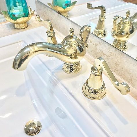 I found the best sink faucets for our Aladdin bathroom on eBay! My amazing husband had to install a whole brand new sink to fit it but it… Disney Themed Rooms, Disney House Ideas, Disney Bathroom, Casa Disney, Deco Disney, Magical Room, Disney Bedrooms, Disney Room Decor, Disney Home Decor