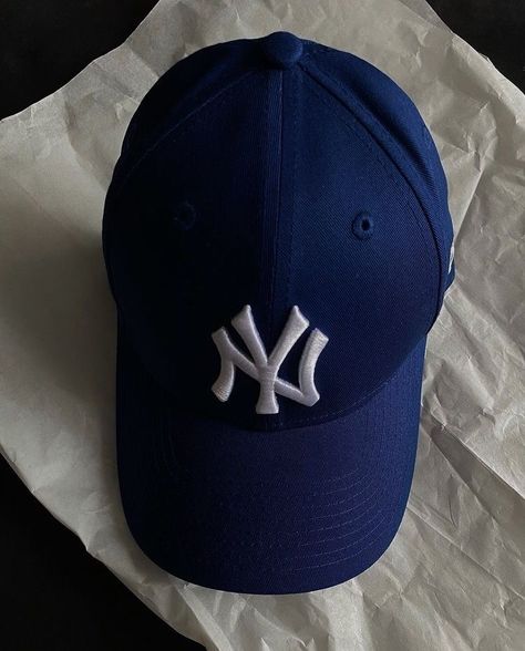 Blue Hat Aesthetic, Yankees Hat Aesthetic, Nyc Hat Outfit, Ny Cap Outfit, Nyc Cap, Pie Aesthetic, Ny Hats, Nyc Hat, Ny Yankees Hat