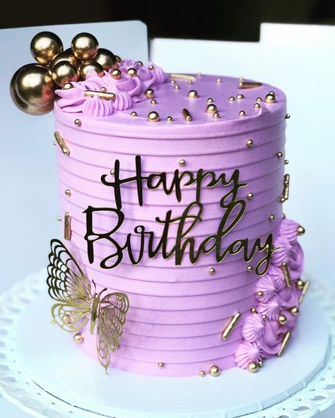 Beautiful Designs with an amazing taste 👌🏾👌🏾🪄🪄 Cute Purple Cake, Teen Cake Ideas, Purple Cake Design, Purple Cake Ideas, Purple Cake Designs Birthday, Girls Birthday Cakes, Lilac Cake, Purple Birthday Cake, Birthday Cake Designs