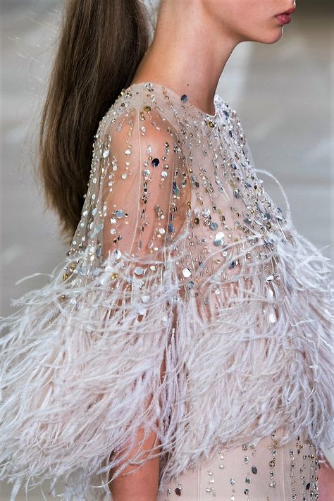 Monique Lhuillier 2017 Runway Details, فستان سهرة, Couture Details, Fashion Runway, Monique Lhuillier, Mode Inspiration, Beautiful Gowns, Fashion Details, Fashion Week Spring