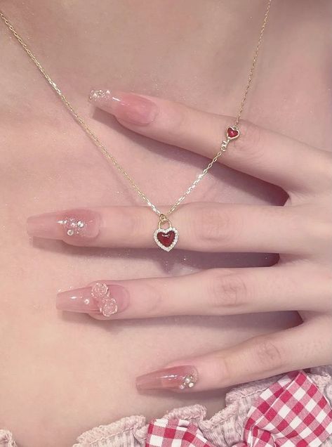 Best Believe I'm Still Bejeweled, Pretty Jewelry Necklaces, Blush Nails, Pretty Necklace, Fairy Jewelry, Gold Jewelry Sets, Jewelry Accessories Ideas, Design Nails, Pretty Necklaces