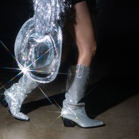 [Ad] 29 Disco Cowgirl Outfit Ideas To Learn More 2022 #discocowgirloutfit Chrome Cowboy Hat, Sparkle Cowgirl Aesthetic, Glitter Cowboy Aesthetic, Disco Core Aesthetic, Space Cowboy Aesthetic Outfits, Beyonce Cowboy Hat, Disco Cowboy Aesthetic, Glitter Cowgirl Aesthetic, Silver Rave Outfit