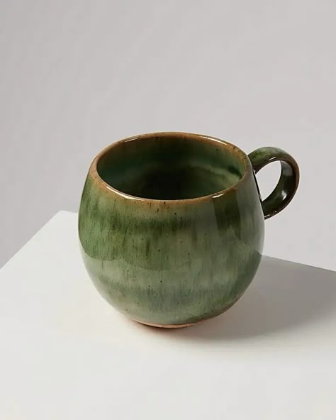 Green Cups, Pretty Mugs, Green Mugs, Pottery Inspo, Ceramics Pottery Art, Ceramics Ideas Pottery, Oliver Bonas, Green Ceramics, Ceramics Ideas