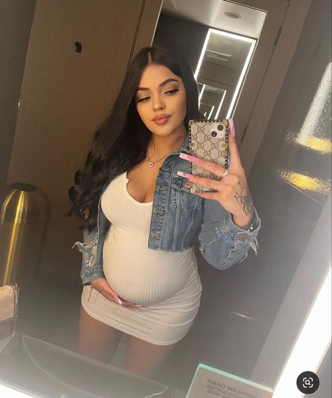 Pregnancy Selfie Ideas, Pregnant Baddie Outfits, 16 Week Baby Bump, Pregnant Woman Aesthetic, Pregnant Latina, Pregnancy Outfits Black Women, Outfit Ideas For Pregnant Women, Trendy Pregnancy Outfits, Baddie Pregnancy Outfits