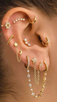 Ear Full Of Piercings, Ear Piercing Inspiration, Full Ear Piercings, Piercing Inspiration, Henna Designs Wrist, Piercing Inspo, Pretty Ear Piercings, Cute Piercings, Brown Wallpaper