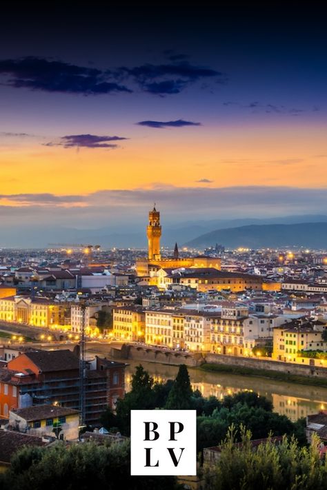 Vue aérienne de Florence au coucher du soleil, avec le Palazzo Vecchio illuminé au centre. Florence, Rome, D Art, Architecture, Art