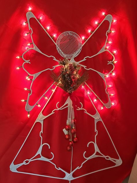 Hanger crafts seem to be all the rage this year! Here is my version of a festive Christmas Angel made with Dollar Tree items. It's easy to make and can be used indoors and out! Plastic Coat Hanger Angel, Angel Hanger Craft, Wire Hanger Angel, Crafts Made From Plastic Hangers, Clothes Hanger Angel, Angel Christmas Decorations Diy, Clothes Hanger Christmas Decorations, Plastic Hanger Star Diy, Coat Hanger Christmas Decorations