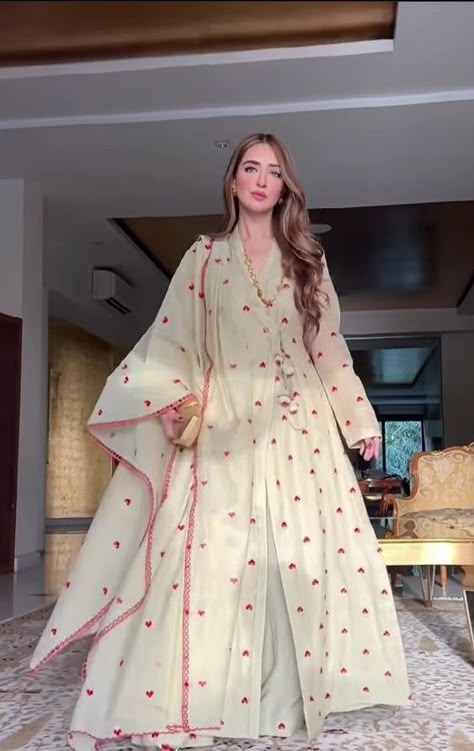 Style Outfits Summer, Summer Vibes Aesthetic, Aesthetic Summer Outfits, Designer Aesthetic, Stylish Short Dresses, Pakistani Fancy Dresses, Pakistani Fashion Party Wear, Beautiful Pakistani Dresses, Modest Dresses Casual