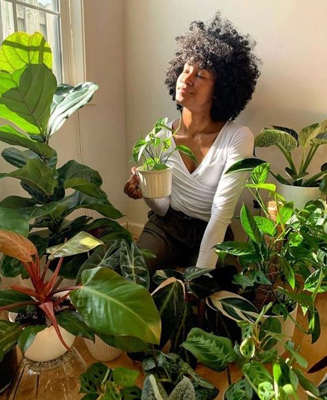 Plant Mom Aesthetic, Black Hippy, Plant Mama, Earthy Aesthetic, Neo Soul, Black Femininity, Plant Aesthetic, 2022 Vision Board, Pretty Plants