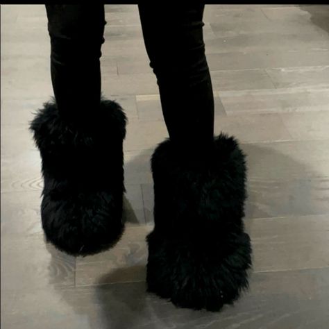 Fluffy Sheepskin Fur Boots Mad In Australia. Brand Is Bawa. 400 Brand New. Worn Once Big Fur Boots, Fur Boots Aesthetic, Fuzzy Boots Outfit Y2k, Fluffy Boots Outfits, Furr Boots, Black Fuzzy Boots, Fur Boots Black, Fur Boots Outfit, 2000s Shoes