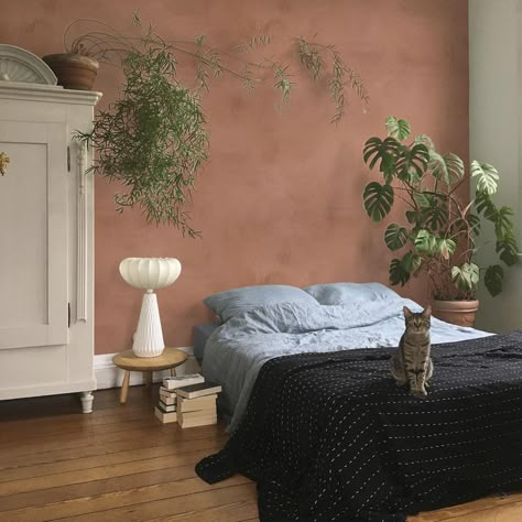 Terracotta Bedroom Decor, Bedroom Ideas Terracotta, Terra Cotta Bedroom, Green And Terracotta Bedroom, Bedroom Terracotta, Terracotta Bedroom Ideas, Loft Type House, Deco Terracotta, Green And Terracotta