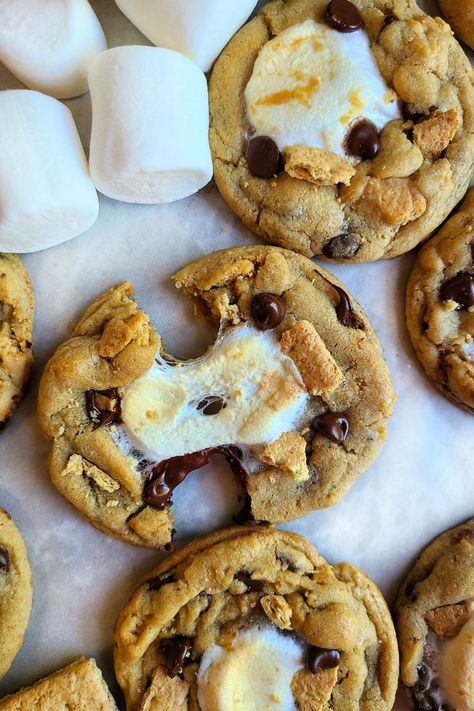 S'mores Cookies, S’mores Cookie, Marshmellow Cookie, Cookies Marketing, Chocolate Smores Cookies, Smore Cookies, Cookies Marshmallow, Chocolate Chip Marshmallow Cookies, Smores Cookie