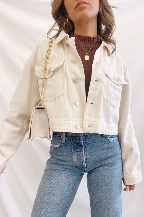 Winter Outfit Inspiration Check more at https://nftblog.pro/winter-outfit-inspiration/ Crop Coat Outfit, Crop Coat, Cropped Coat, Winter Outfit Inspiration, Twill Jacket, Cute Winter Outfits, Cute Jackets, Coat Outfits, Blouse Outfit