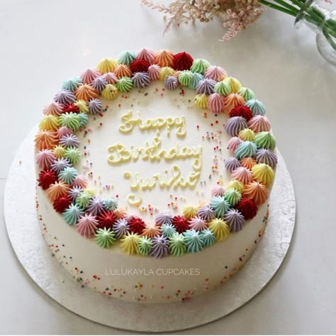 Tårta Design, Creative Cake Decorating, Easy Cake Decorating, Cake Decorating Designs, Pretty Birthday Cakes, Cute Birthday Cakes, Cake Inspo, Kue Ulang Tahun, Birthday Cake Decorating