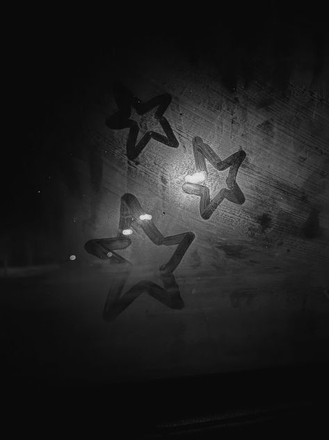 Black Vibe, Light Grunge, Black And White Instagram, Black And White Stars, Black Core, Night Scenery, Dark Pictures, Gray Aesthetic, Spotify Covers