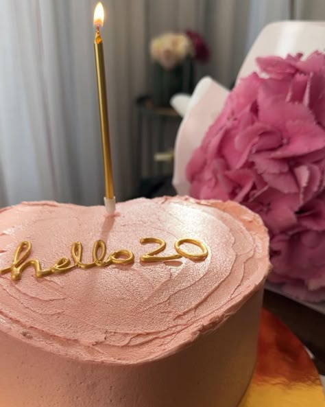 Hello 20 Birthday Cake, Cake 20 Birthday Girl, Birthday Cake 20th Girl, Hello 20 Birthday, 20s Birthday Cake, 20th Birthday Cake Aesthetic, 20th Birthday Aesthetic, 21st Birthday Drinks, Hello 20