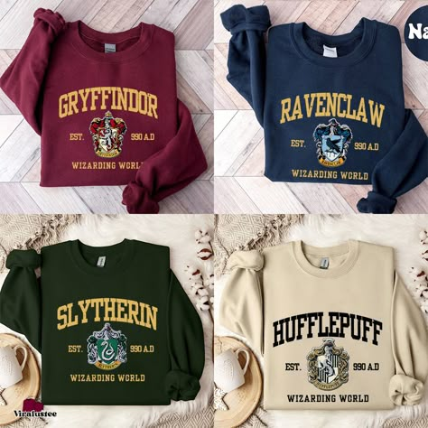 Harry Potter Matching Outfits, Casual Hufflepuff Outfit, Harry Potter Merchandise Clothes, Harry Potter Sweatshirts, Harry Potter Birthday Outfit, Harry Potter Clothes Aesthetic, Harry Potter Things To Buy, Harry Potter Shirt Ideas, Harry Potter Stuff To Buy