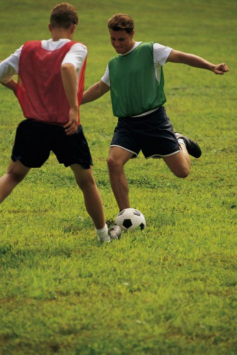 Teenage boys playing soccer Food For Teenage Boys, Oven Brown Rice, Aiden Aesthetic, Soccer Food, Ping Pong Tournament, Pong Tournament, Healthy Football, Hockey Tips, Soccer Images