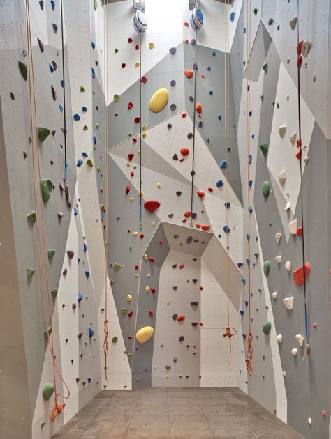 Home Climbing Wall, Indoor Climbing Wall, Rock Climbing Wall, Indoor Climbing, Climbing Gym, Architecture Concept Drawings, Climbing Wall, Kids Zone, Madison Square Garden