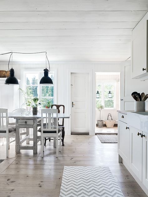 A BEAUTIFUL RENOVATED SWEDISH HOME FROM 1800 Swedish Cottage Interior Nordic Style, Swedish Cottage Interior, Farmhemian Decor, Scandinavian Farmhouse Style, Swedish Summer House, Scandinavian Farmhouse, Swedish Home, Swedish Cottage, Swedish Decor