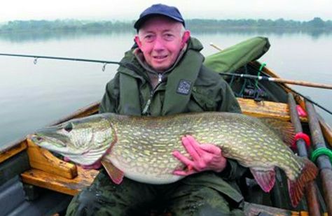 39lb Pike Ardingly Reservoir Pikes Peak Roast, Fly Fishing Pictures, Pike Fishing Tips, Muskie Fishing, Boat Props, Pike Fish, Musky Fishing, Trophy Fish, Orvis Fly Fishing