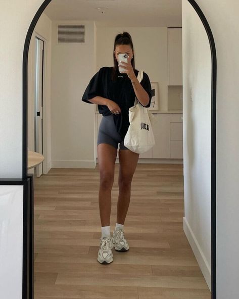 Dfyne Gym Outfit, Oversized Gym Outfit, Hot Workout Outfits, Goals 2024, Closed Terrarium, Gym Outfit Ideas, Outfit Oversize, Gym Kit, Cute Workout Outfits